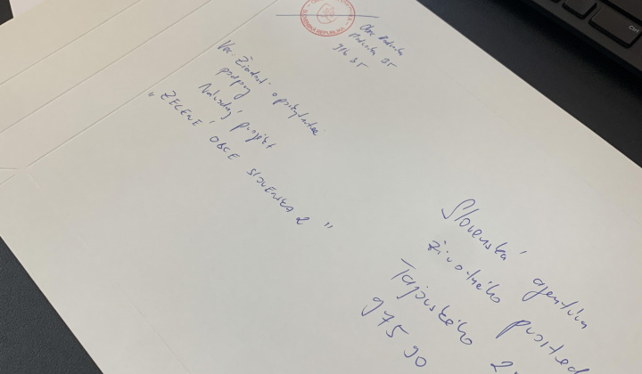 Fotka - Držme palce! Obec Modrovka podala žiadosť o výsadbu nových stromov a úpravu zelene 